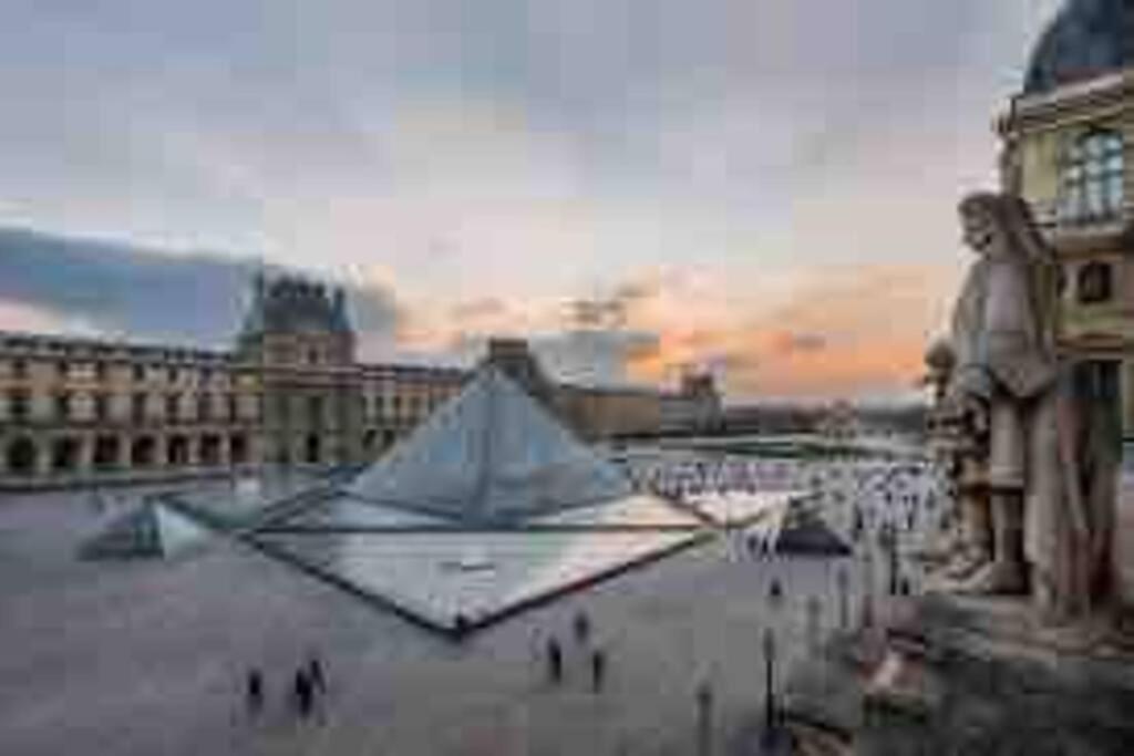 Appartamento Iconic Location Only 500 Meters To The Louvre Parigi Esterno foto
